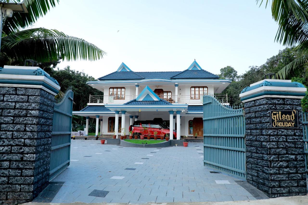Gilead Holliday Hotel Tāmarakulam Exterior photo