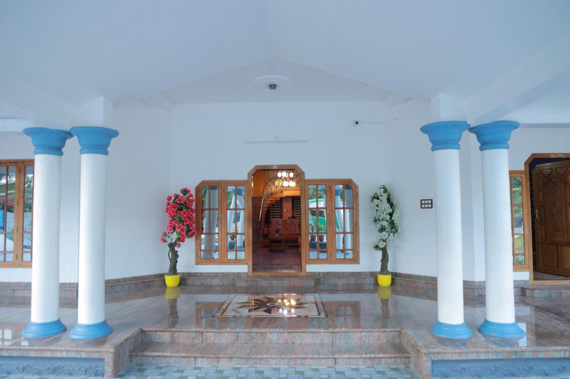 Gilead Holliday Hotel Tāmarakulam Exterior photo