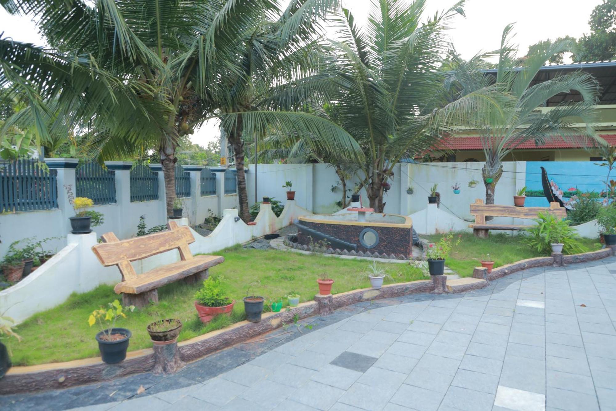 Gilead Holliday Hotel Tāmarakulam Exterior photo