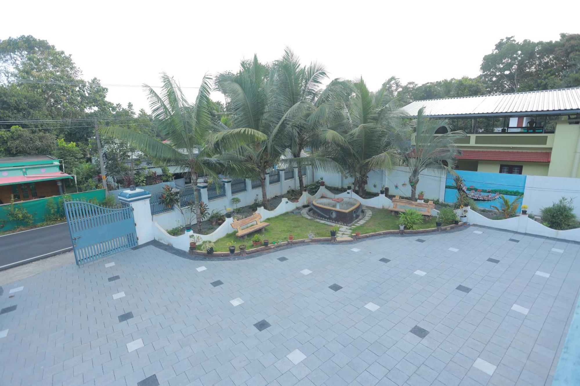 Gilead Holliday Hotel Tāmarakulam Exterior photo