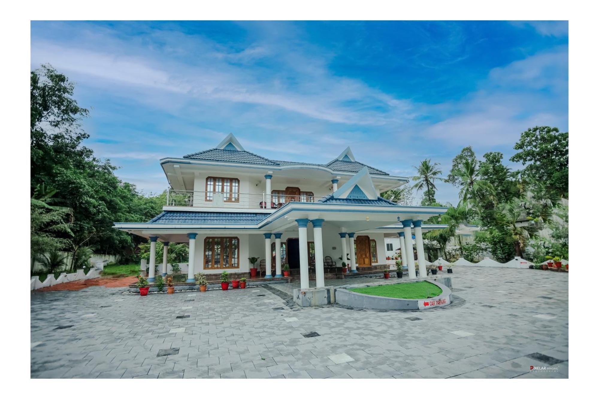 Gilead Holliday Hotel Tāmarakulam Exterior photo