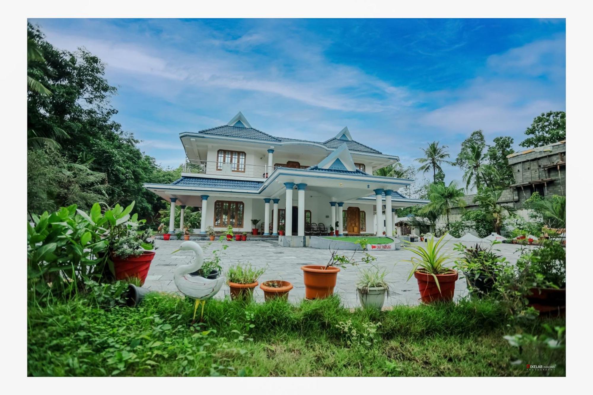Gilead Holliday Hotel Tāmarakulam Exterior photo
