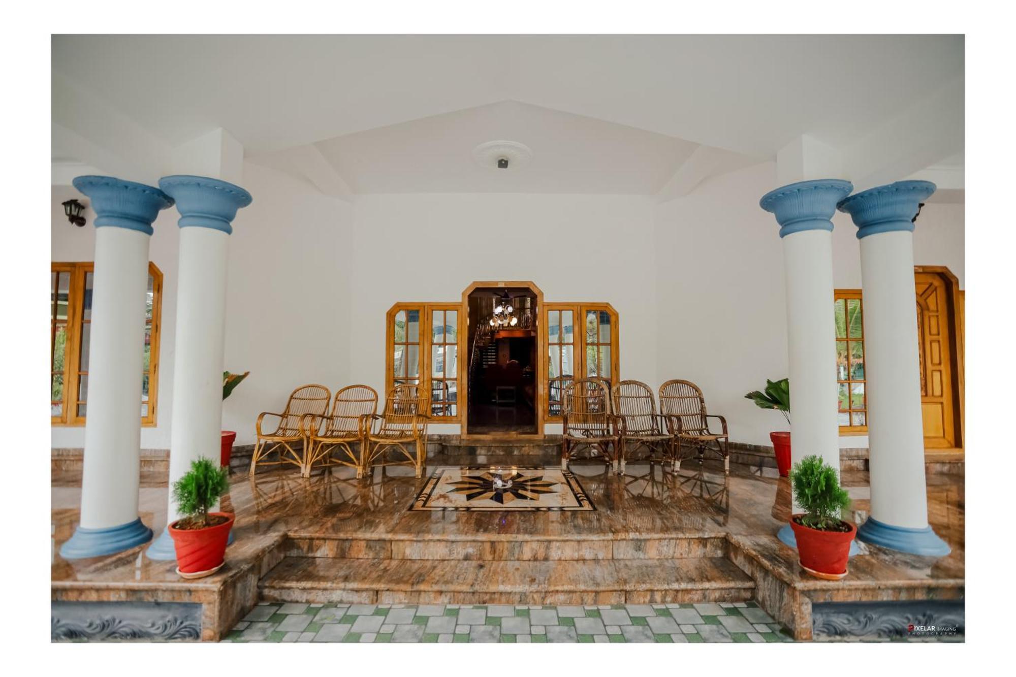 Gilead Holliday Hotel Tāmarakulam Exterior photo