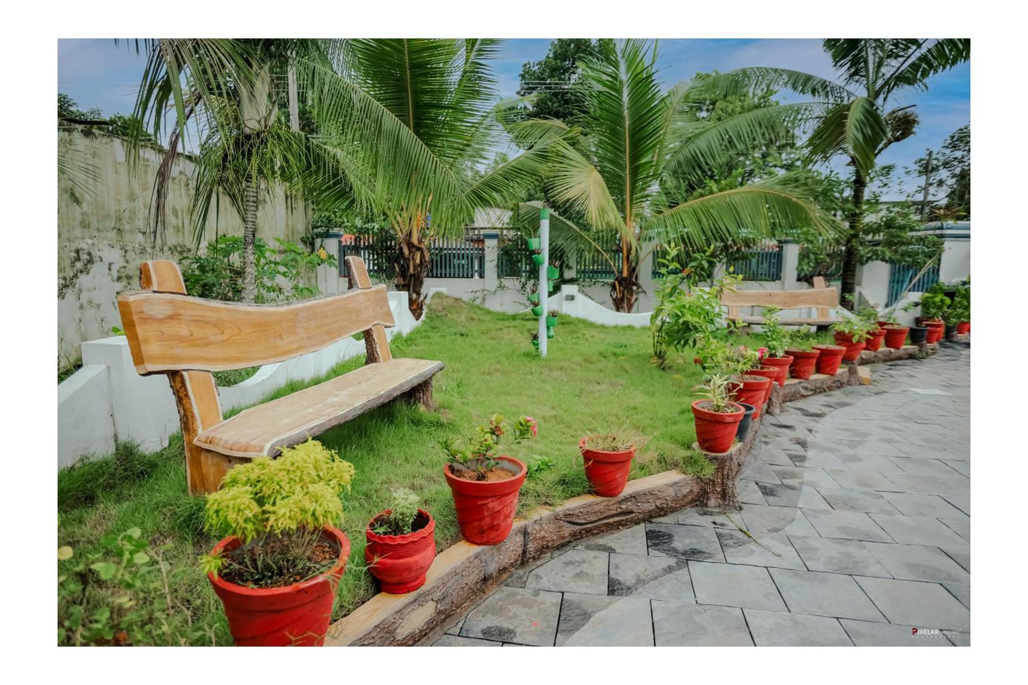 Gilead Holliday Hotel Tāmarakulam Exterior photo